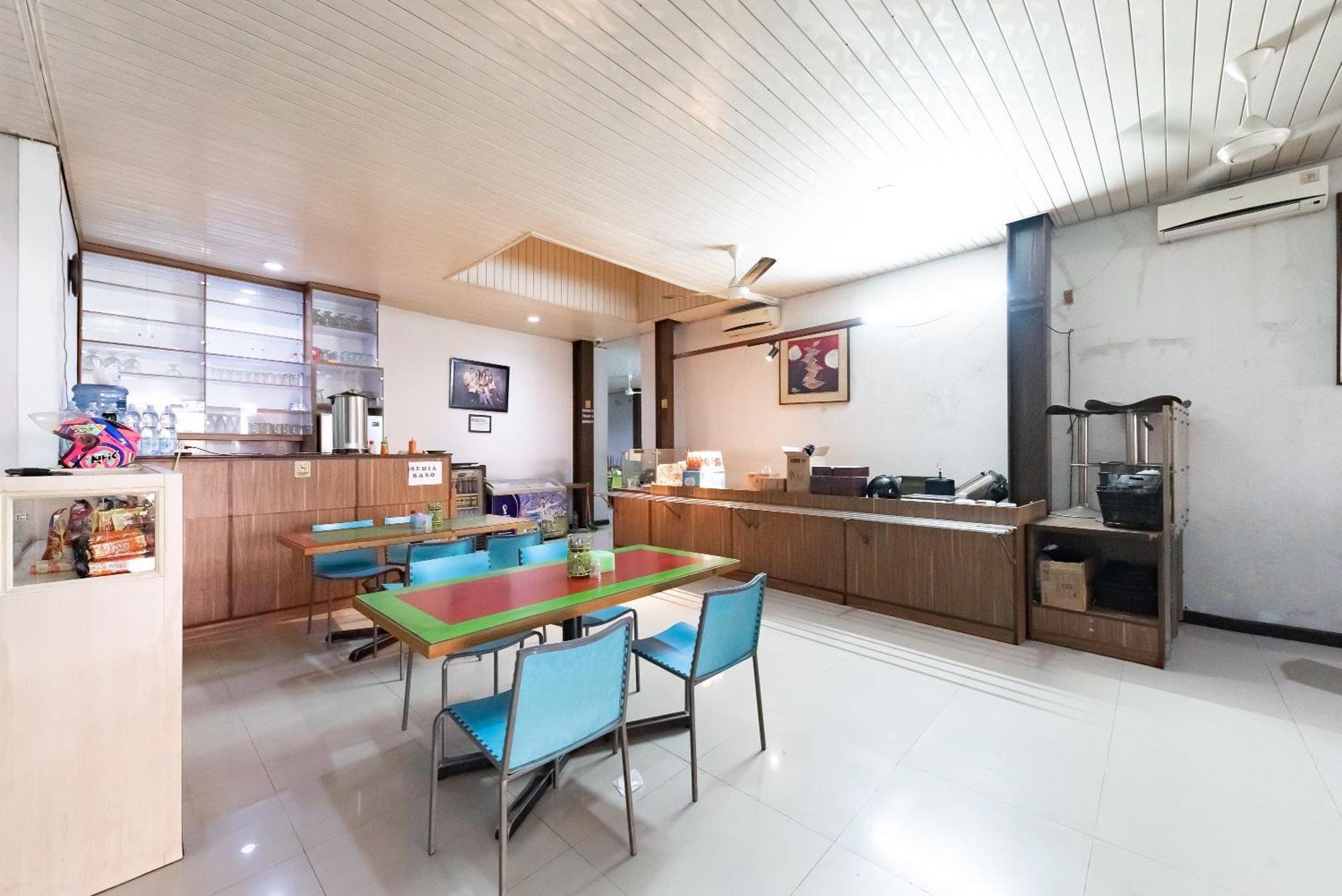 เรดดอร์ซ เนียร์ ปาซาร์ บารู บันดุง Hotel ภายนอก รูปภาพ