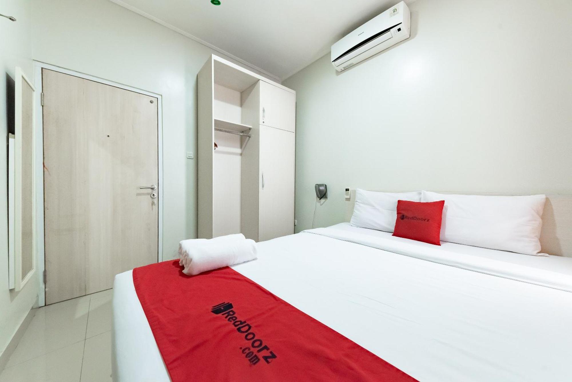 เรดดอร์ซ เนียร์ ปาซาร์ บารู บันดุง Hotel ภายนอก รูปภาพ