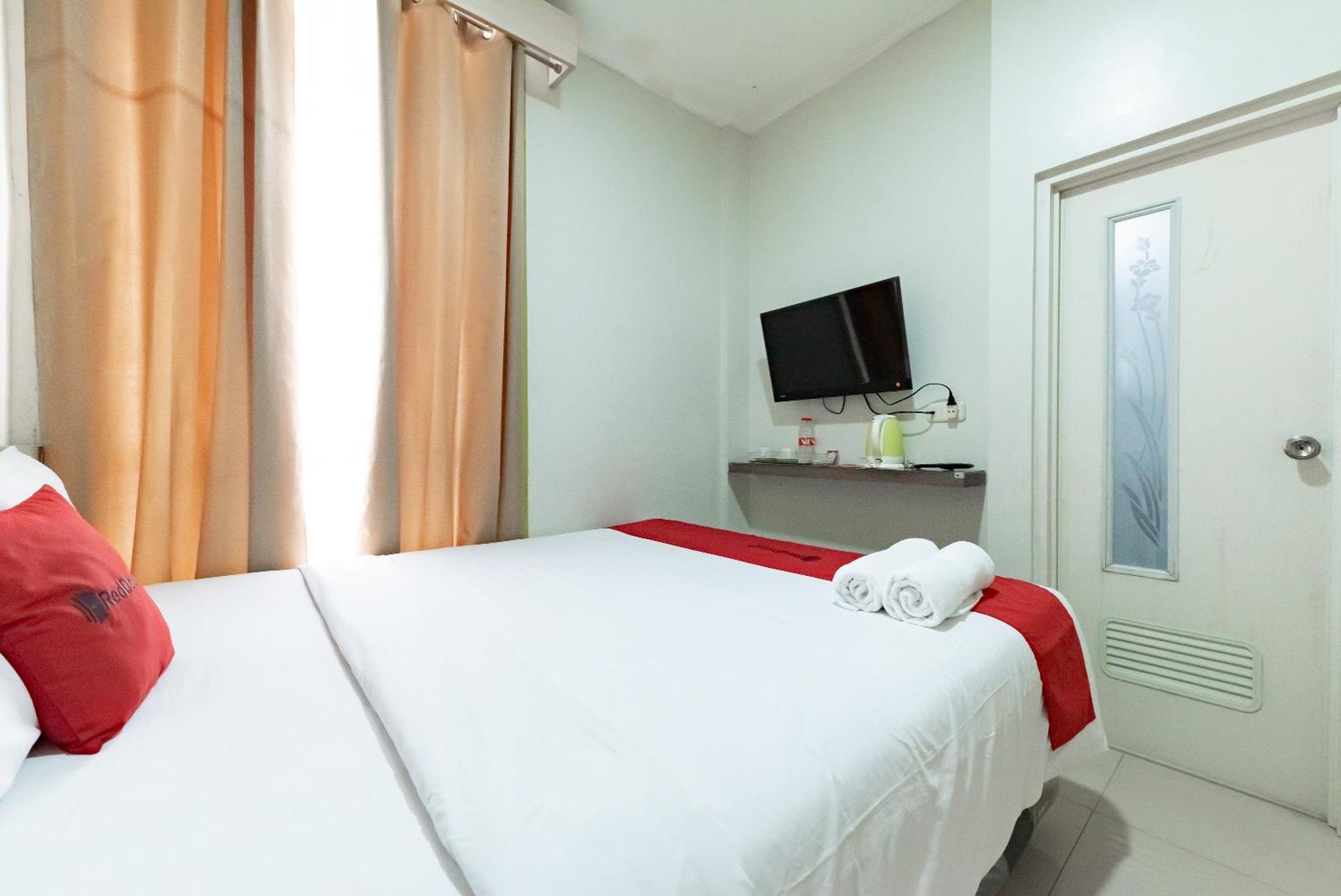 เรดดอร์ซ เนียร์ ปาซาร์ บารู บันดุง Hotel ภายนอก รูปภาพ